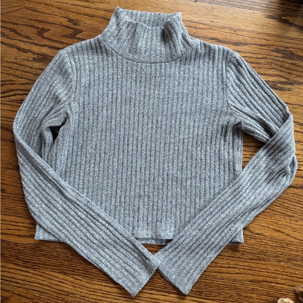 Wilfred Heather Gray Ribbed Turtleneck Sweater